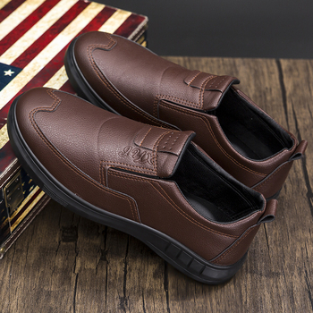 Pánske loafers – PU vrchná časť, okrúhla špička, textilná stielka, bavlnená podšívka, podrážka injektovaná