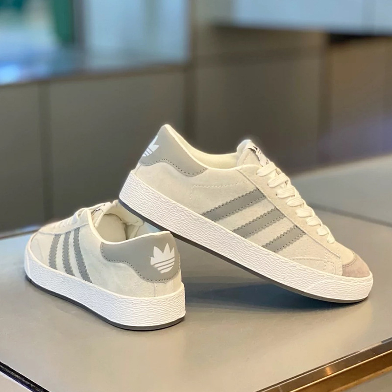 Skate tenisice s gornjim dijelom od mikrovlakna, zaobljeni vrh, prugasti uzorak, mrežasta podstava – proljeće, denim tenisice casual