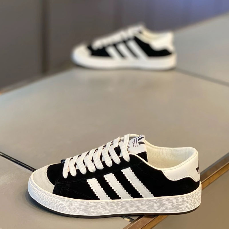 Skate tenisice s gornjim dijelom od mikrovlakna, zaobljeni vrh, prugasti uzorak, mrežasta podstava – proljeće, denim tenisice casual