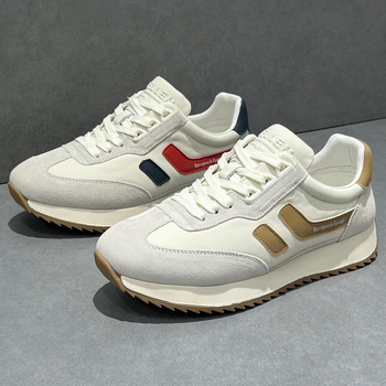 Férfi platform cipő, felsőrésze első osztályú marhabőrből, fűzős zárás, gumitalp, középmagas sarok 3-5 cm