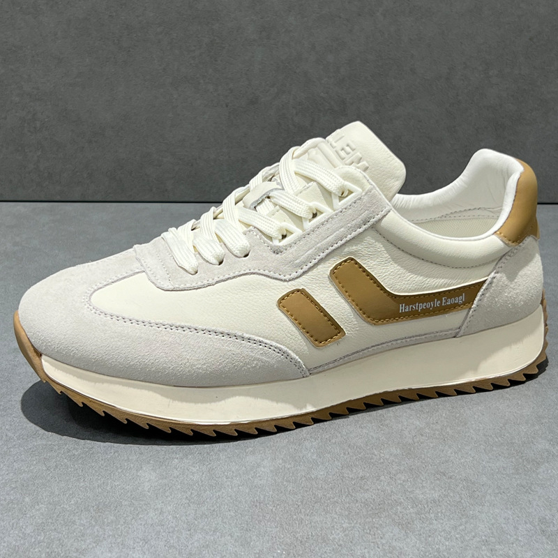 Férfi platform cipő, felsőrésze első osztályú marhabőrből, fűzős zárás, gumitalp, középmagas sarok 3-5 cm