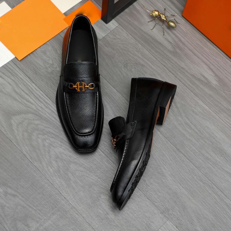Muške kožne casual loafers s okruglim prstom, gornji dio teleće kože, podstava od ovčje kože, gumena potplat, niski dizajn, slip-on