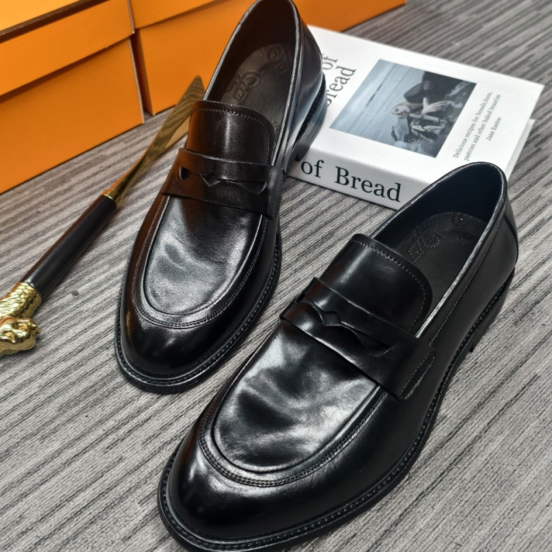 Muške loafers bez vezivanja, gornji dio od konjske kože, okrugli vrh, zrnata koža, niski potpetica 1–3 cm