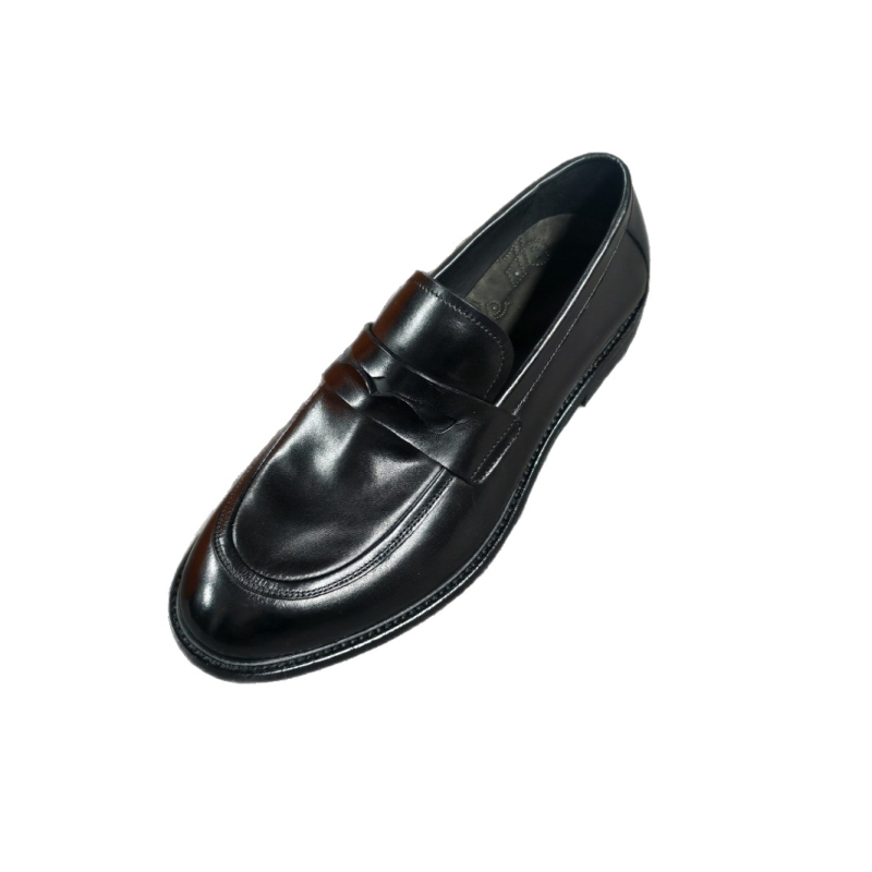 Muške loafers bez vezivanja, gornji dio od konjske kože, okrugli vrh, zrnata koža, niski potpetica 1–3 cm