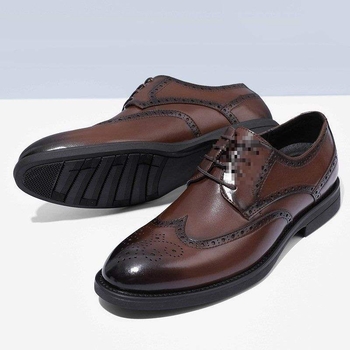 Pantofi masculini din piele cu gravură brogue – partea superioară din microfibră, vârf ascuțit, închidere cu șireturi, talpă din cauciuc, căptușeală din blană de iepure, stil minimalist, primăvara 2024