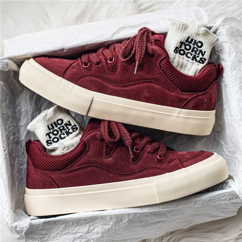 Adidași pentru bărbați cu partea superioară din piele, croială low-top, vârf rotund, șireturi, talpă din cauciuc