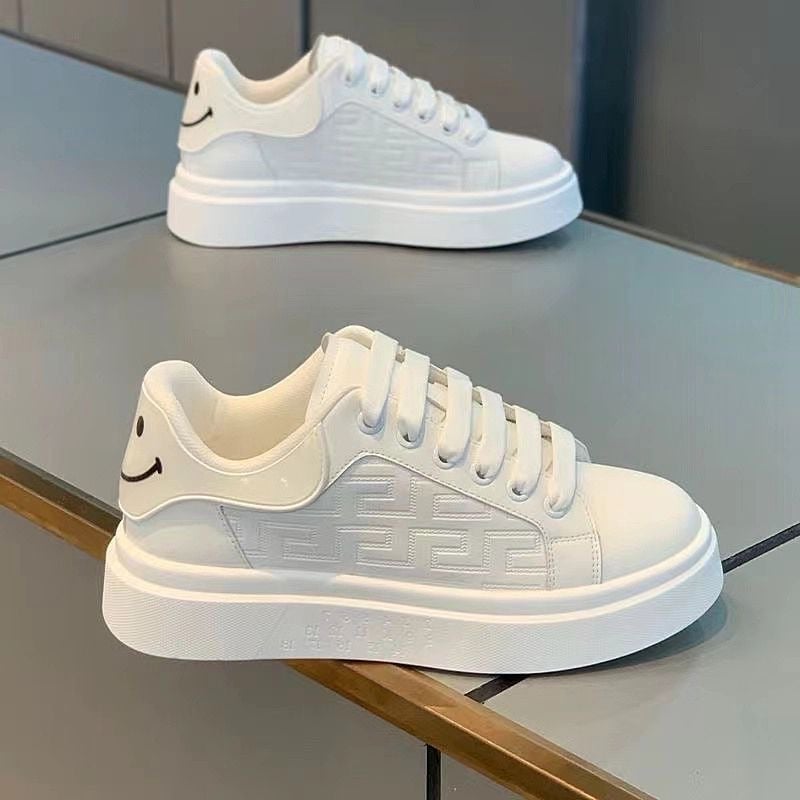 Adidași pentru bărbați, cu partea superioară din piele sintetică respirabilă, vârf rotund, design low-top cu șireturi, talpă din PVC injectată, înălțimea călcâiului 3–5 cm.