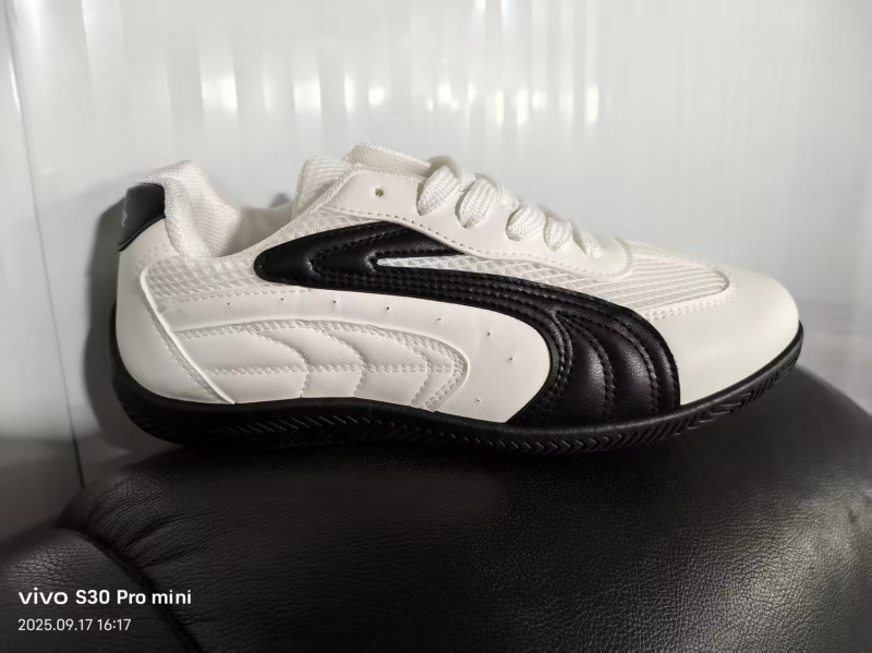 Loafers unisex - partea superioară din plasă, închidere cu șireturi, vârf rotund, talpă PVC, profil redus