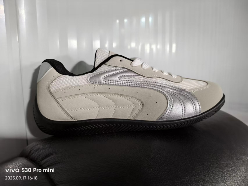 Loafers unisex - partea superioară din plasă, închidere cu șireturi, vârf rotund, talpă PVC, profil redus