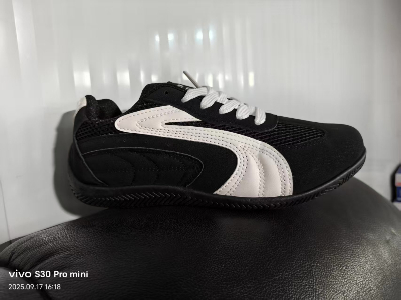 Loafers unisex - partea superioară din plasă, închidere cu șireturi, vârf rotund, talpă PVC, profil redus