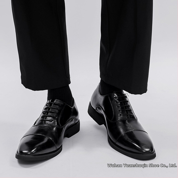 Vyriski odiniai Oxford batai verslo stiliui — žemas profilis, raišteliai, viršus iš dalijamos odos, gumos padas, apvalus pirštas