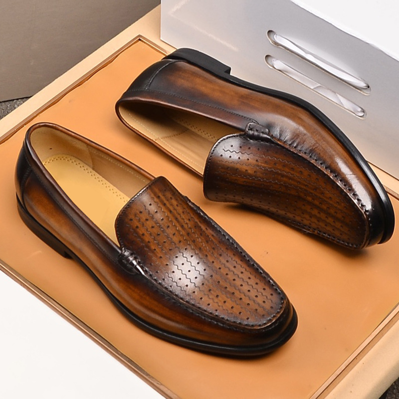 Vīriešu ikdienas ādas loaferi ar elpojošu dizainu; augšdaļa no divslāņu liellā ādas; zole no liellā teļa cīpslas; apaļa purngala; zems papēdis 1–3 cm