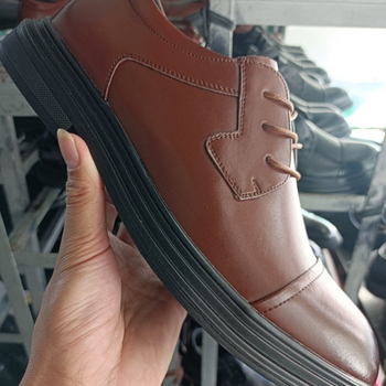 RED IS THE WIND: muške loaferice od prave kože, gumeni potplat, okrugli vrh