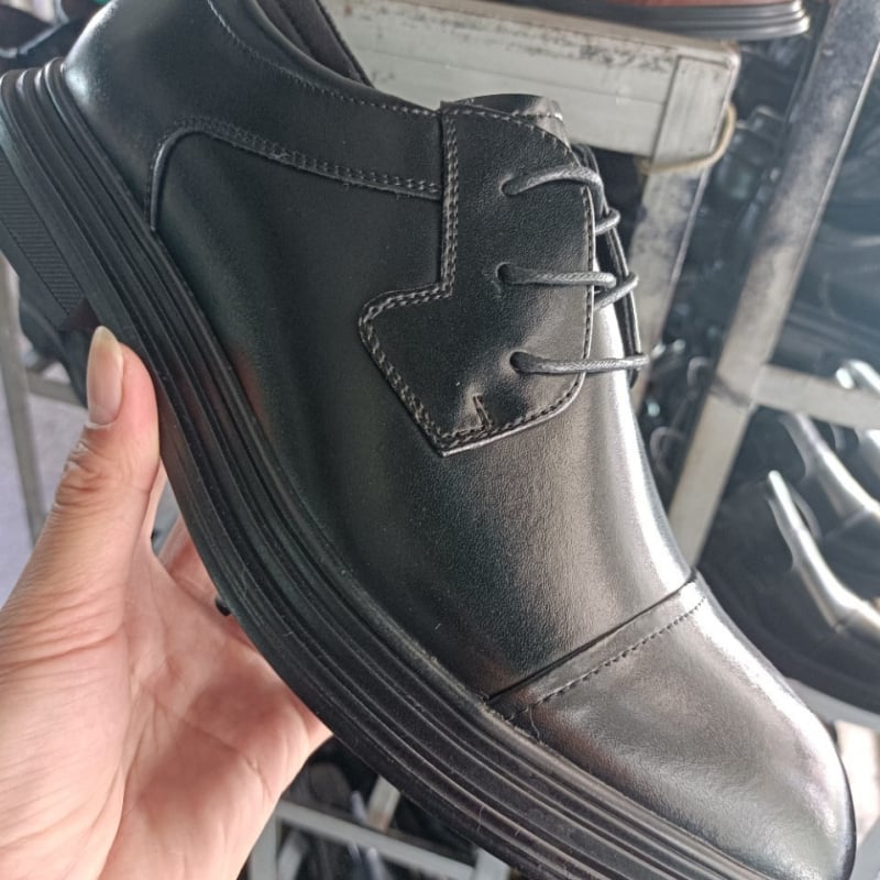 RED IS THE WIND: muške loaferice od prave kože, gumeni potplat, okrugli vrh