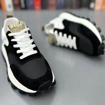 Vyriski kasualiniai bateliai su stora padu — viršutinė dalis iš sintetinės odos, PVC padai, injekcinio formavimo technologija, plokščias kulnas, raišteliai