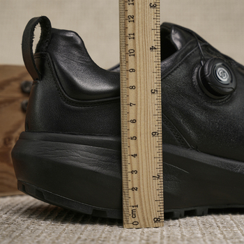 Muške kožne casual cipele s debelom potplatom, gornji dio od teleće kože, gumena potplata, okrugli vrh, srednja visina peta 3-5 cm, prednje kopčanje remenom