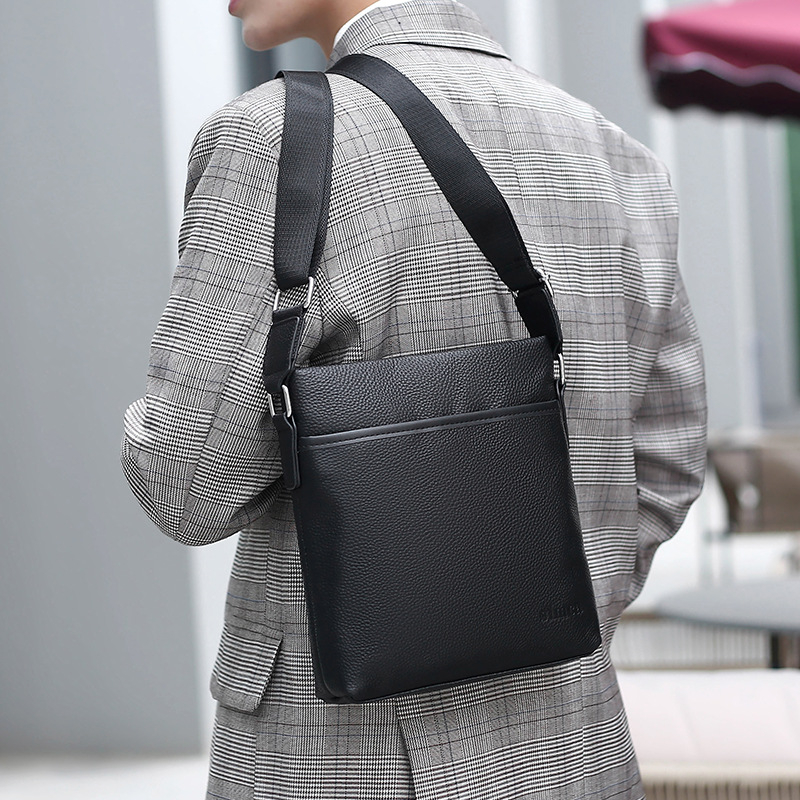 Muška torba preko ramena - Prava koža, Vertikalni kvadratni oblik, Zip, Model 1018CL, S jednim remenom za rame