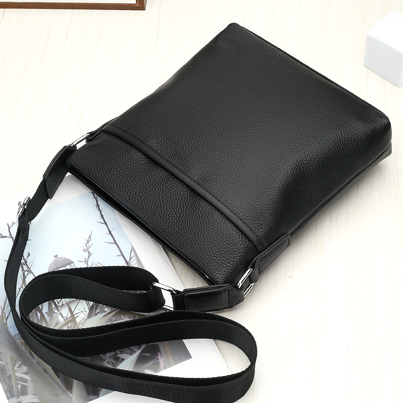 Muška torba preko ramena - Prava koža, Vertikalni kvadratni oblik, Zip, Model 1018CL, S jednim remenom za rame