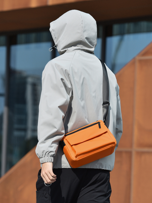 Férfi válltáska, nagy kapacitású crossbody, vízálló Oxford anyag, laptop-kompatibilis, mindennapi használatra