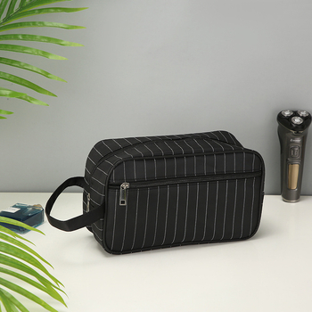 Férfi PVC pipere táska csíkos mintával, kétszintes, belső rekesszel üzleti utazásokhoz