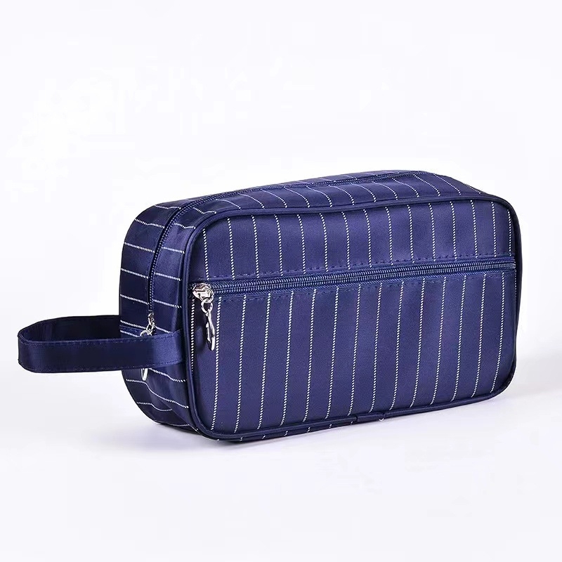 Férfi PVC pipere táska csíkos mintával, kétszintes, belső rekesszel üzleti utazásokhoz