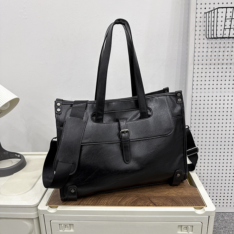 Férfi PU bőr válltáska szabadidős utazásokhoz - egyszínű, kopásálló, poliészter bélés, 2025 tavasz