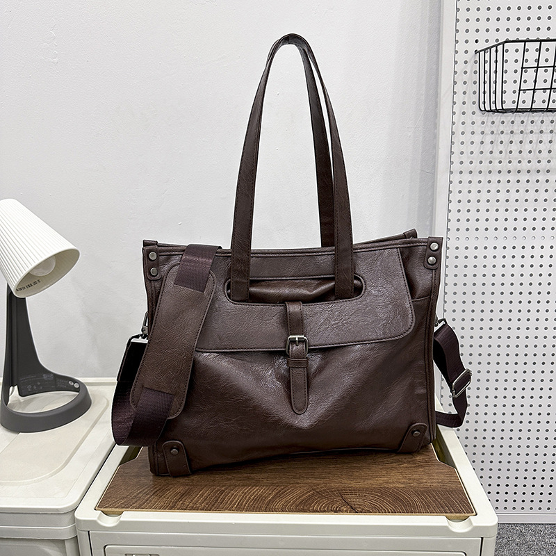 Férfi PU bőr válltáska szabadidős utazásokhoz - egyszínű, kopásálló, poliészter bélés, 2025 tavasz