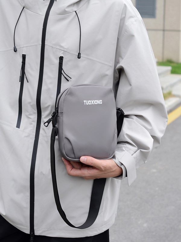 Muška vodootporna crossbody torba preko ramena, velika zapremina, više pretinaca, gradski stil, lagana