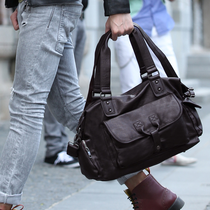 Muška torba od PU kože za putovanje — poslovni stil, kapacitet 20–35 L, kompatibilan s 15,6 inčnim prijenosnim računalom, zatvaranje na zip, jedna naramenica
