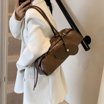 Γυναικεία tote τσάντα – αστικός μινιμαλισμός, PU υλικό, μορφή μαξιλαριού, φερμουάρ, άνοιξη 2025