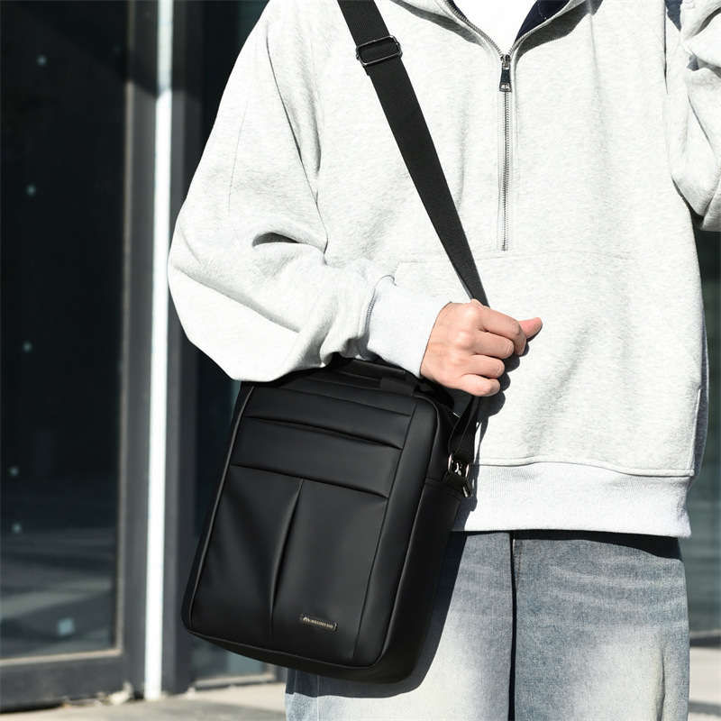 Muška torba preko ramena, gradski minimalistički stil, membranska tkanina, proširiva kapaciteta, za putovanja u slobodno vrijeme