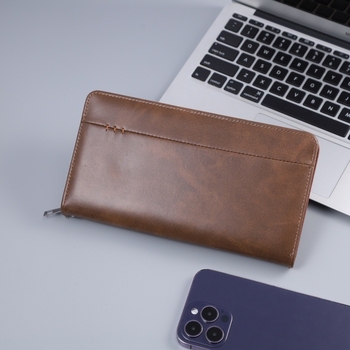 Pánska dlhá peňaženka s uzáverom na zips z PU kože, viaceré sloty na karty, vrecko na telefón, polyesterová podšívka