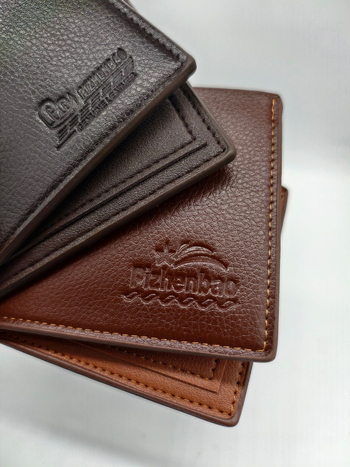 PIZHENBAO PU kožená krátka peňaženka pre mužov — mestská jednoduchosť, jednofarebný dizajn, vodeodolný, ultra ľahká, rozšíriteľná