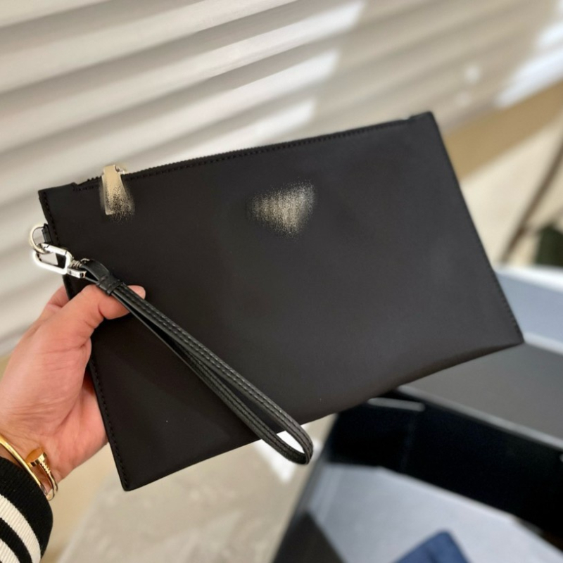 Muška clutch torba od prave kože, gornji sloj kravlje kože, karirani uzorak, podstava od kravlje kože, za svakodnevnu upotrebu, ljeto 2024 izdanje