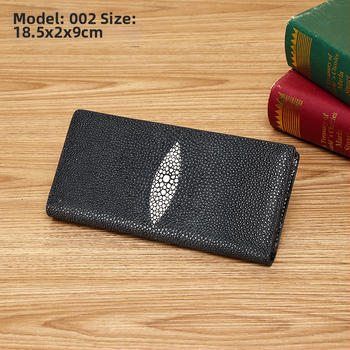 Kožený clutch bag z pravej kože, textúra perlovej rybej kože, viaceré sloty na karty, štýl business elite, podšívka z pravej kože, jar 2025 uvedenie