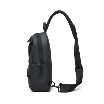 Muška crossbody torba, ultra lagana, street style, materijal kožna membrana, kompatibilna s prijenosnim racunalom, casual putovanje
