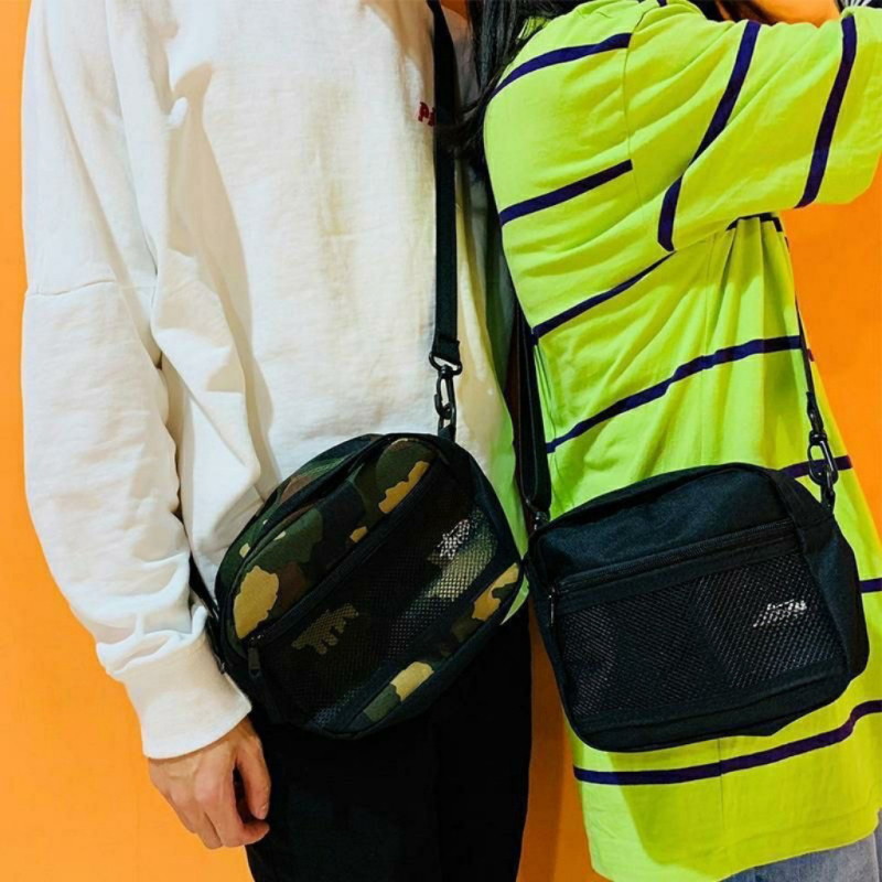Crossbody táska, Oxford anyagból, vízálló, kapacitás kevesebb mint 20 L, görbült vállpánt
