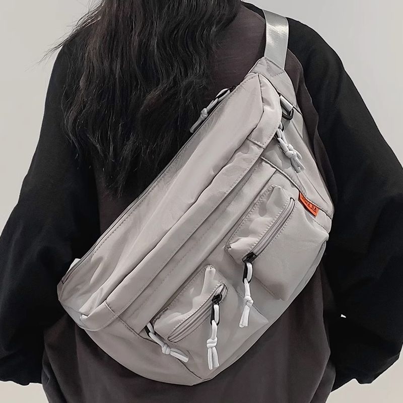 Muška crossbody torba — velika kapaciteta, funkcionalna za sport i vožnju biciklom; najlon, podstava poliester; unisex stil; proljeće 2025