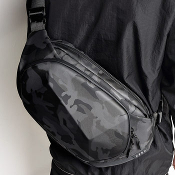 Muška crossbody torba TY-03, poliester, vertikalno-kvadratni dizajn, zatvaranje na zip, vodootporna, više unutarnjih džepova