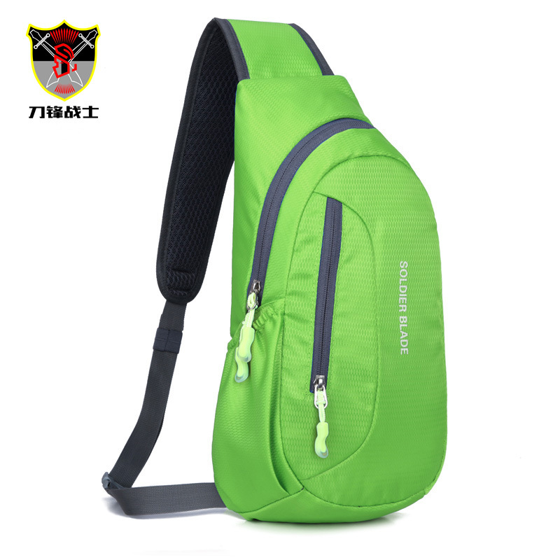 Muška crossbody torba – dvostruka upotreba nošenja preko prsa ili ramena, za outdoor aktivnosti, prozračni poliester, gradski stil, kapacitet ispod 20 L