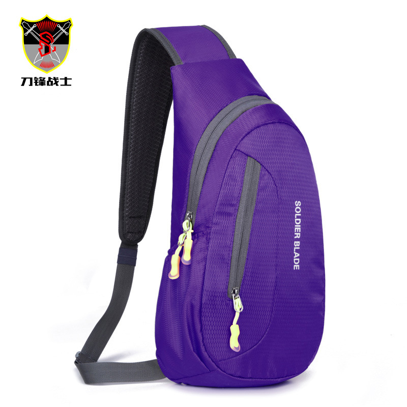Muška crossbody torba – dvostruka upotreba nošenja preko prsa ili ramena, za outdoor aktivnosti, prozračni poliester, gradski stil, kapacitet ispod 20 L