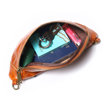 Geantă crossbody pentru bărbați din piele naturală, strat superior de piele de vițel • Design extensibil • Captuseală poliester-cotton • Vara 2024