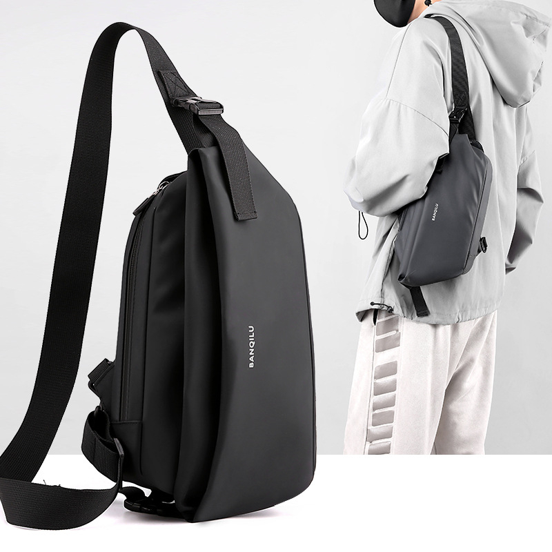 Muška crossbody torba s više pretinaca (Materijal: najlon; Zatvaranje: zatvarač; Vodootporna; Unutarnji džepovi: džep sa zipom, džep za mobitel, džep za ID; Model: 5428)