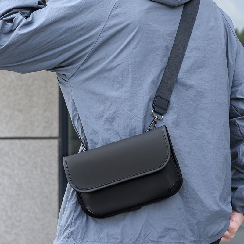 Muška crossbody torba za putovanje – ležerni stil, materijal film, podstava od najlona, jednobojni uzorak, jesen 2025 izdanje