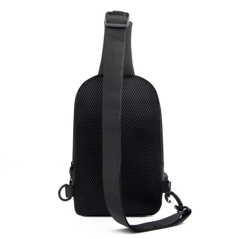 Muška kožna Chest Bag s USB punjenjem, uličnog stila, vodootporna i otporna na habanje, uzorak s slovima, podstava od poliestera