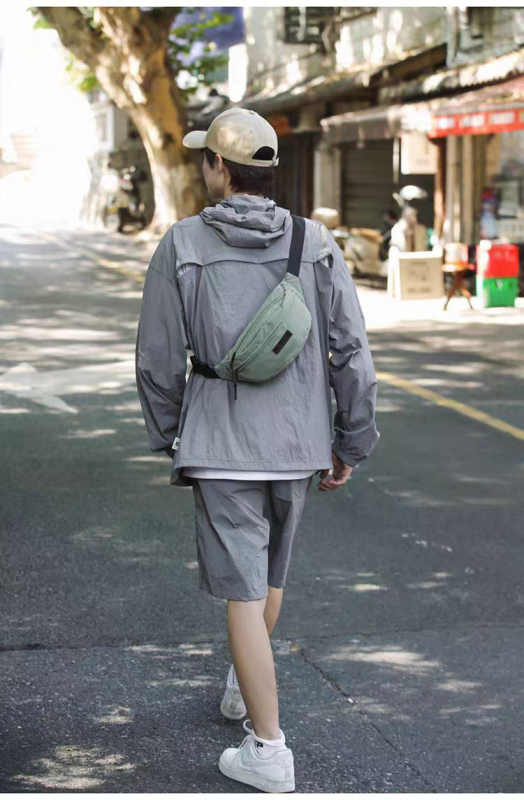 Férfi mellkas táska szabadidős utazásokhoz, nylon külső, poliészter bélés, betűs mintázat, 2025 őszén megjelenik