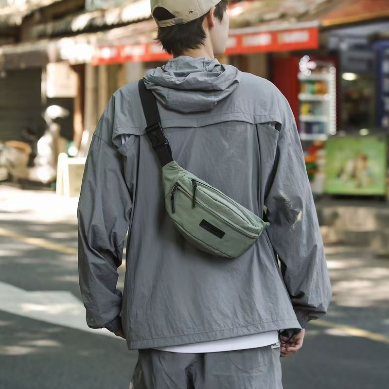 Férfi mellkas táska szabadidős utazásokhoz, nylon külső, poliészter bélés, betűs mintázat, 2025 őszén megjelenik