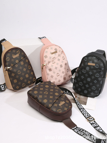 Torba za prsa / crossbody, svježeg i sladkog stila, PVC materijal, zatvaranje zipom, unutarnji džepovi: džep sa zatvaračem, džep za telefon, džep za ID