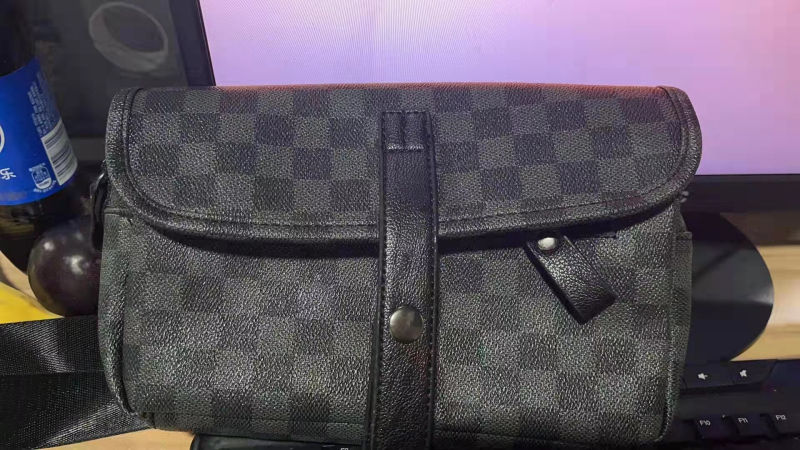 Muška torbica za prsa, urban stil, PU koža, vodootporna, jednobojna, podstava z poliestru