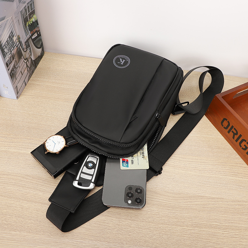 Muška crossbody torba - najlon, otporna na habanje, uzorak s slovima, unutarnji pretinac, za putovanja u slobodno vrijeme